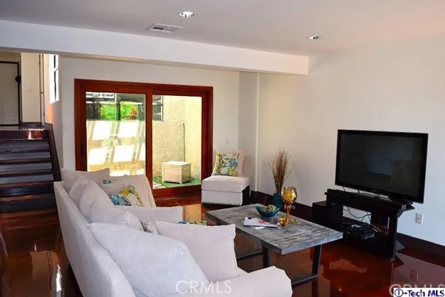 45 Glenflow Court, Glendale, California 91206