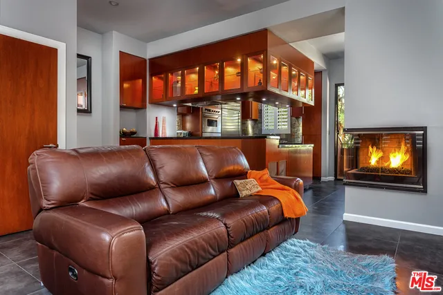 800 Westmount Drive 2, West Hollywood, California 90069