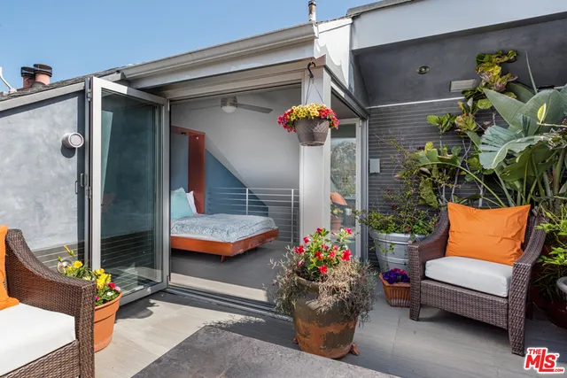 800 Westmount Drive 2, West Hollywood, California 90069