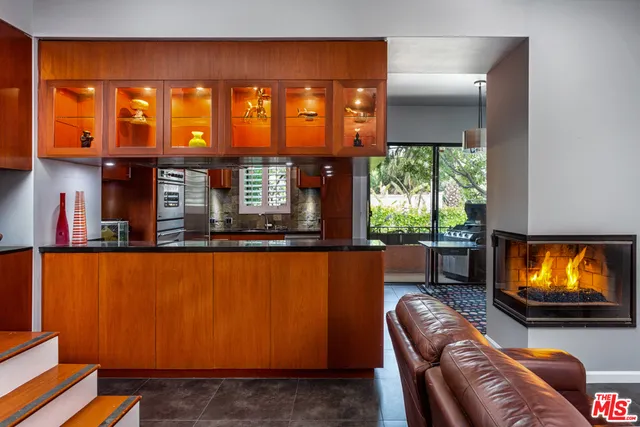800 Westmount Drive 2, West Hollywood, California 90069