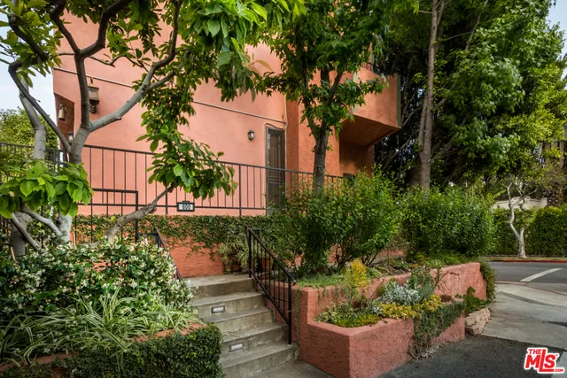 800 Westmount Drive 2, West Hollywood, California 90069