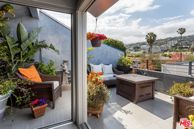 800 Westmount Drive 2, West Hollywood, California 90069