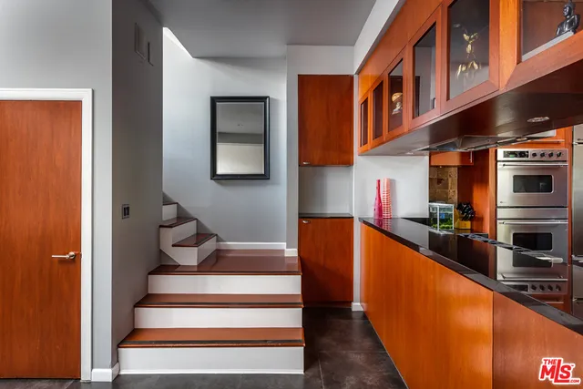 800 Westmount Drive 2, West Hollywood, California 90069