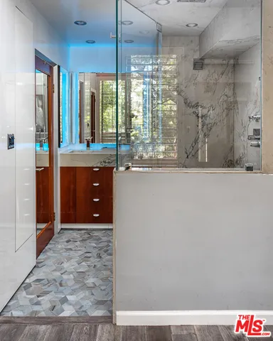 800 Westmount Drive 2, West Hollywood, California 90069