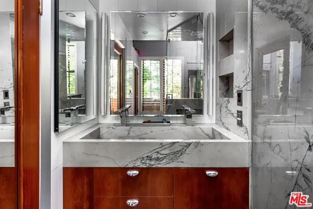 800 Westmount Drive 2, West Hollywood, California 90069