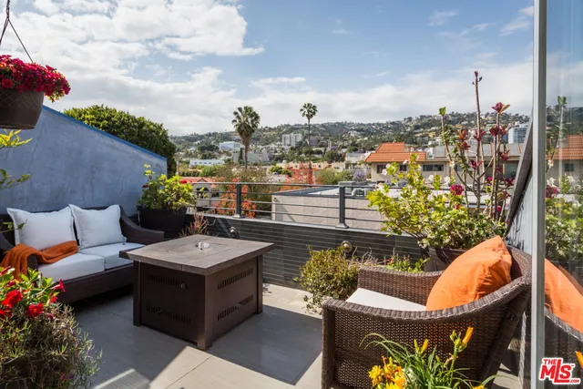 800 Westmount Drive 2, West Hollywood, California 90069