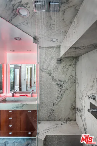 800 Westmount Drive 2, West Hollywood, California 90069