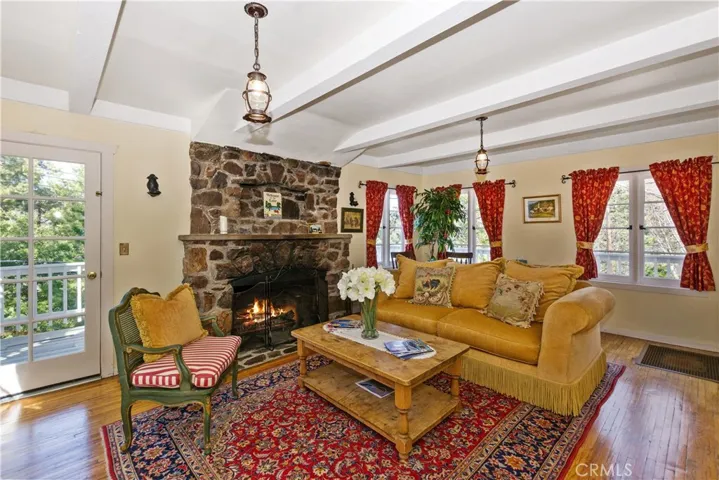 379 Mittry Lane, Lake Arrowhead, California 92352