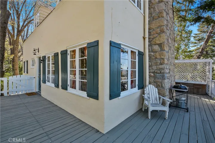 379 Mittry Lane, Lake Arrowhead, California 92352