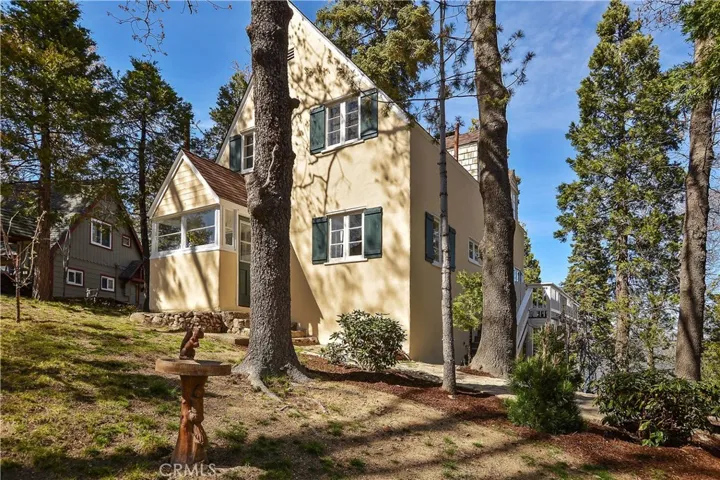379 Mittry Lane, Lake Arrowhead, California 92352