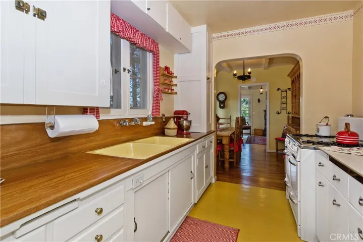 379 Mittry Lane, Lake Arrowhead, California 92352