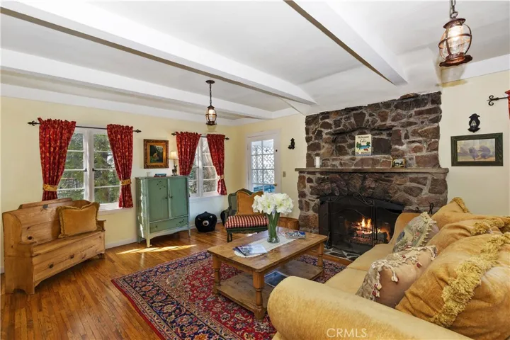 379 Mittry Lane, Lake Arrowhead, California 92352