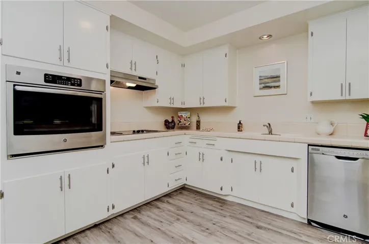 A Condo with this many kitchen cabinets? Believe it and 'store' to your heart's content!
