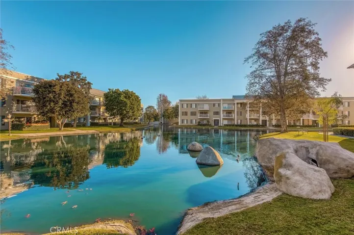 Top notch amenities in this gated community of St. Albans.  Park like grounds, 2 lit tennis courts, 2 pools, 2 spas, clubhouse and a gym!