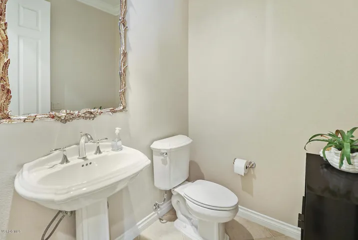 gHallway and Powder Room2