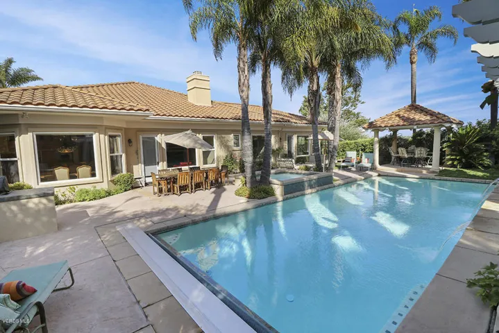 oBackyard and Pool1
