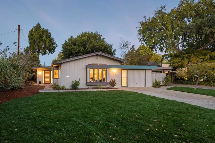 762 De Soto Drive, Palo Alto, California 94303