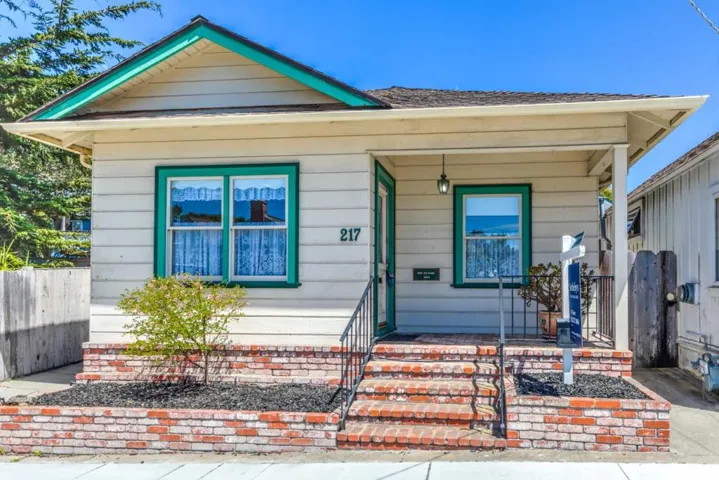 217 Park Street, Pacific Grove, California 93950