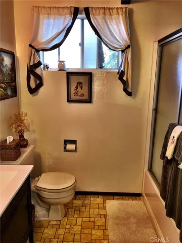 MAIN LEVEL-FULL BATH