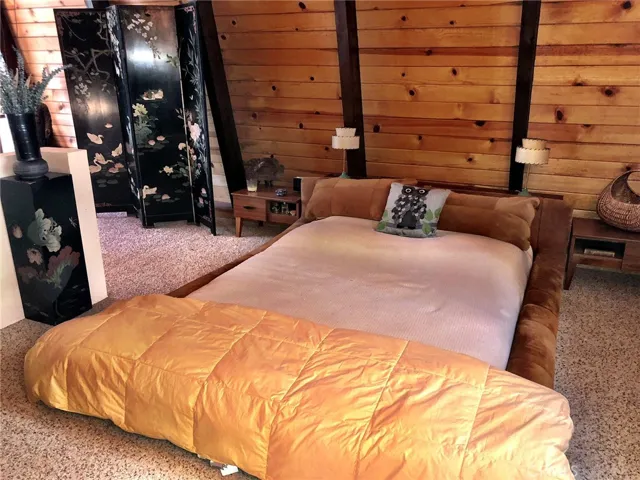 UPSTAIRS LOFT BEDROOM