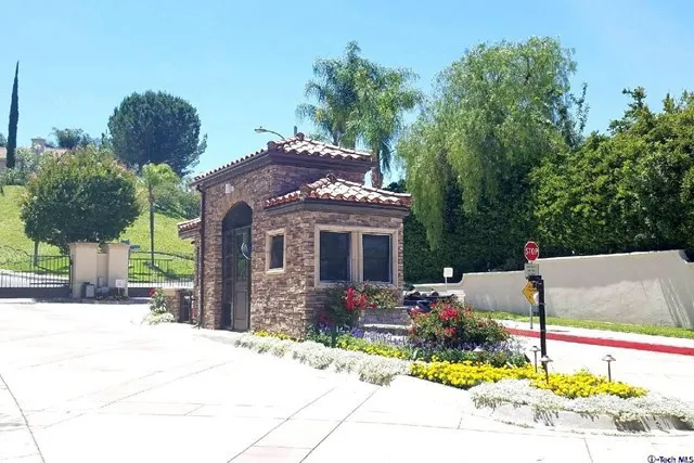 24819 Calle Cedro, Calabasas, California 91302