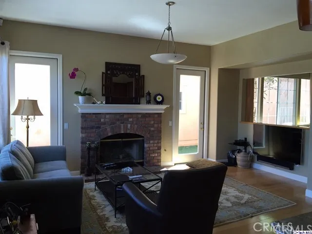 24819 Calle Cedro, Calabasas, California 91302