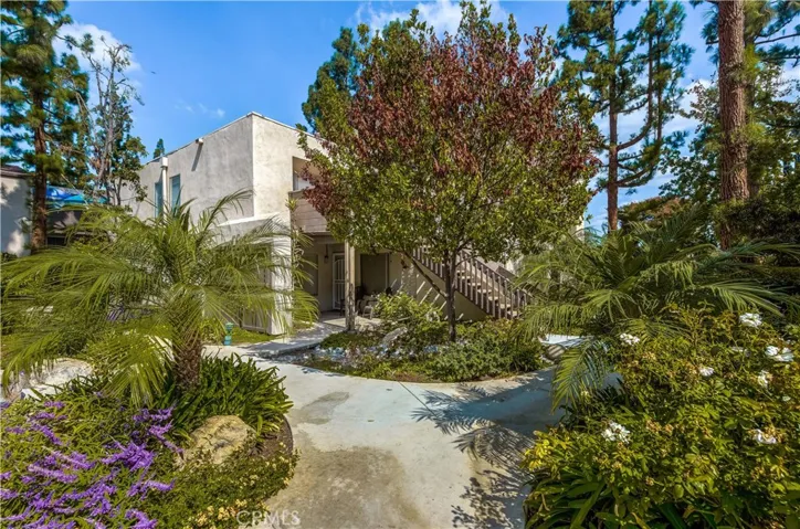 Tropical landscaped community - Front Door straight ahead.