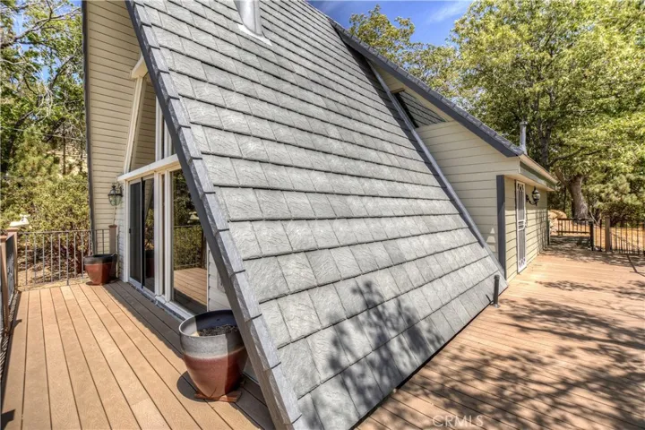 1223 Yellowstone Drive, Lake Arrowhead, California 92352