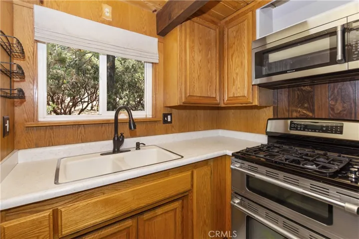 1223 Yellowstone Drive, Lake Arrowhead, California 92352