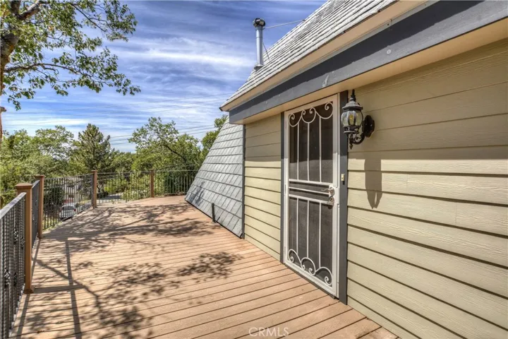 1223 Yellowstone Drive, Lake Arrowhead, California 92352