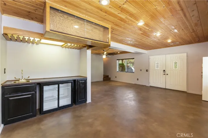 1223 Yellowstone Drive, Lake Arrowhead, California 92352