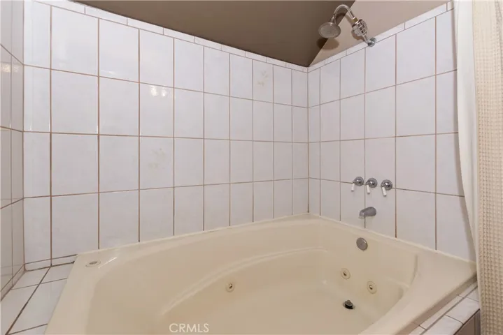 1223 Yellowstone Drive, Lake Arrowhead, California 92352