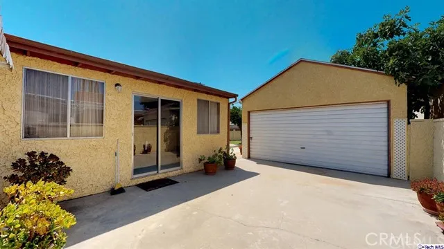 6247 Willowcrest Avenue, North Hollywood, California 91606