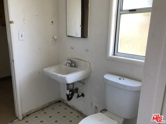 27051 Shorewood Road, Rancho Palos Verdes, California 90275