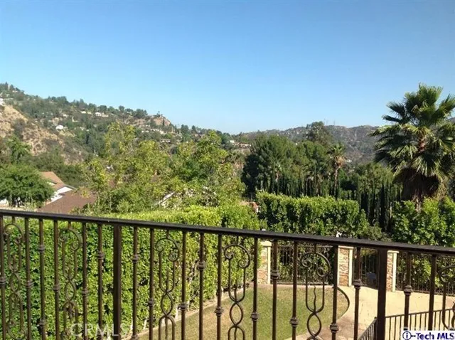 3162 Grangemont Road, Glendale, California 91206