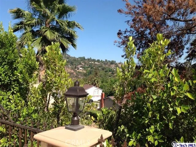 3162 Grangemont Road, Glendale, California 91206