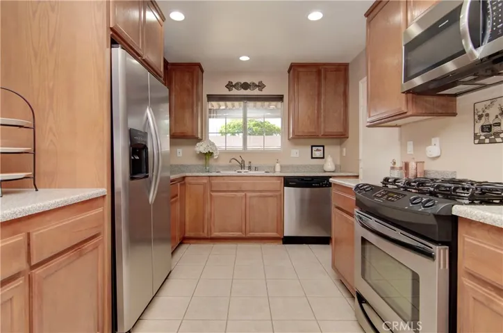 All appiances are included, and YES, that door to the right gives you Direct Garage Access- easy breezy for unloading groceries.