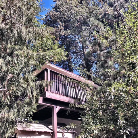 REAR EXTERIOR VIEW