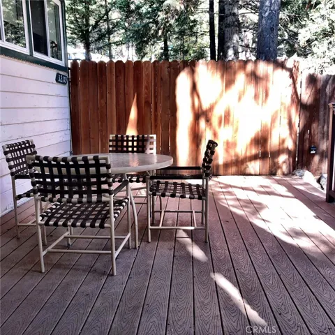 FRONT ENTRY DECK