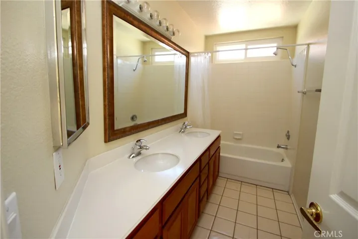 16 Aprilla, Irvine, California 92614