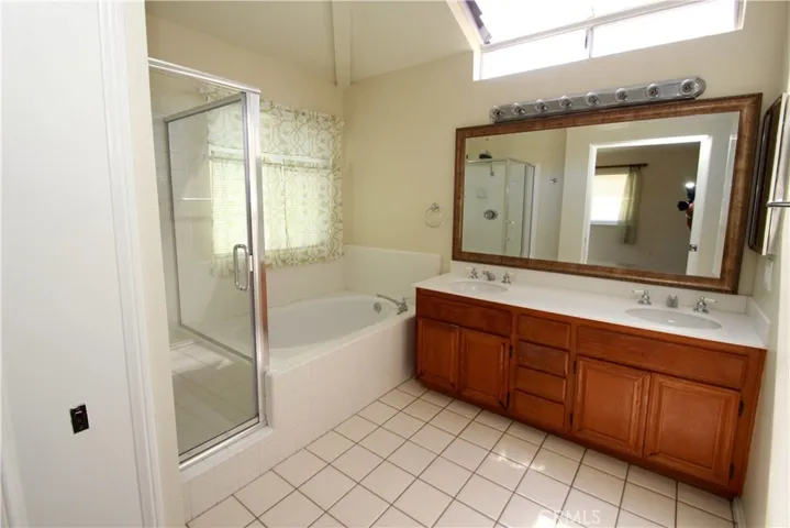 16 Aprilla, Irvine, California 92614