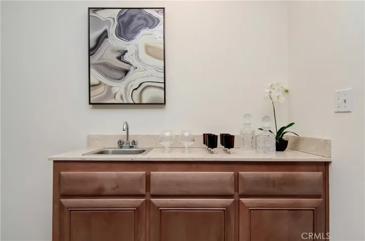The wet bar is a fun, convenient & unexpected bonus, drinks anyone?