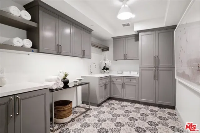 703 Bayview Drive, Manhattan Beach, California 90266