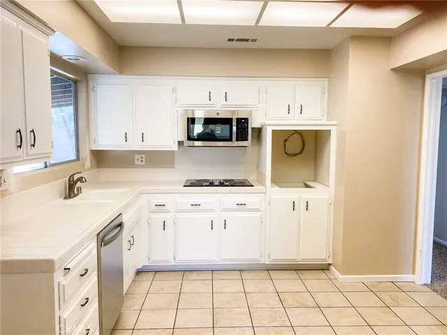 992 Malaga Place, Hemet, California 92543