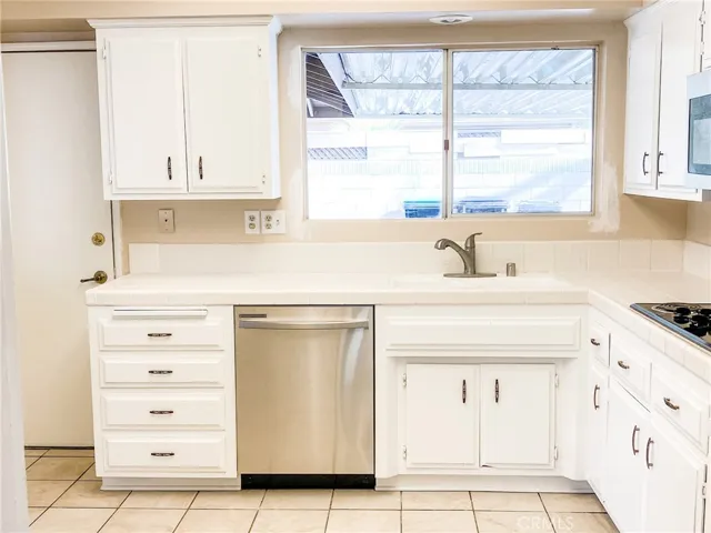 992 Malaga Place, Hemet, California 92543