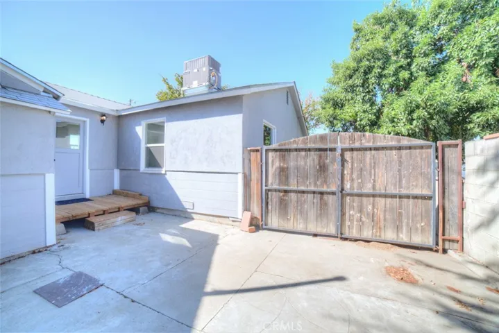 604 N Sierra Vista Avenue, Fresno, California 93702