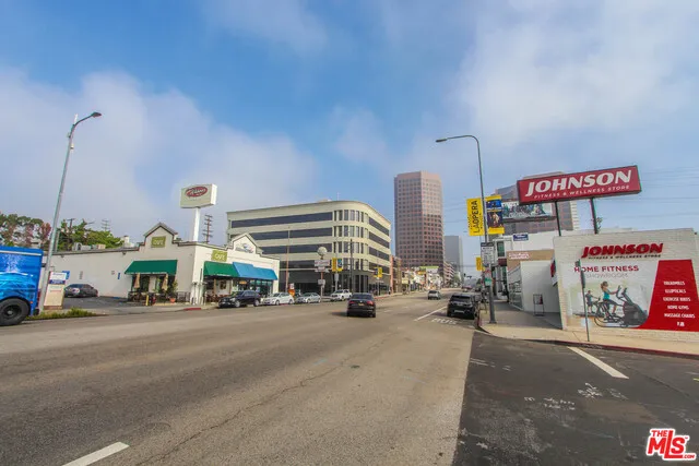 Wilshire Blvd