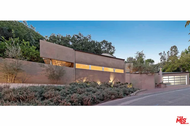 3239 Ledgewood Drive, Los Angeles, California 90068