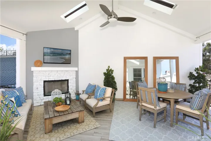 425 1/2 Fernleaf Avenue, Corona Del Mar, California 92625