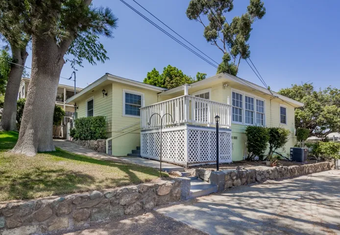 Charming cottage-style home!